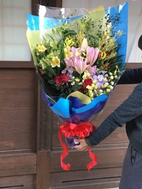 お疲れさまでしたの花束？｜「花はあんどう」　（鳥取県倉吉市の花キューピット加盟店 花屋）のブログ